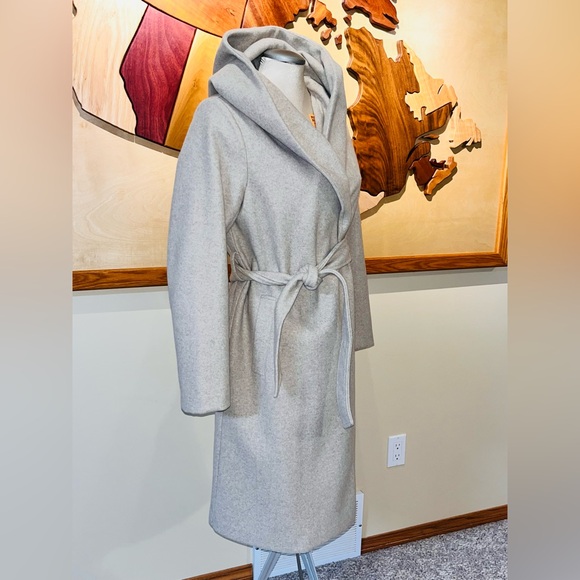 COPY - Pre-owned -Zara's beige hooded wrap coat- with long sleeves. - Picture 2 of 9